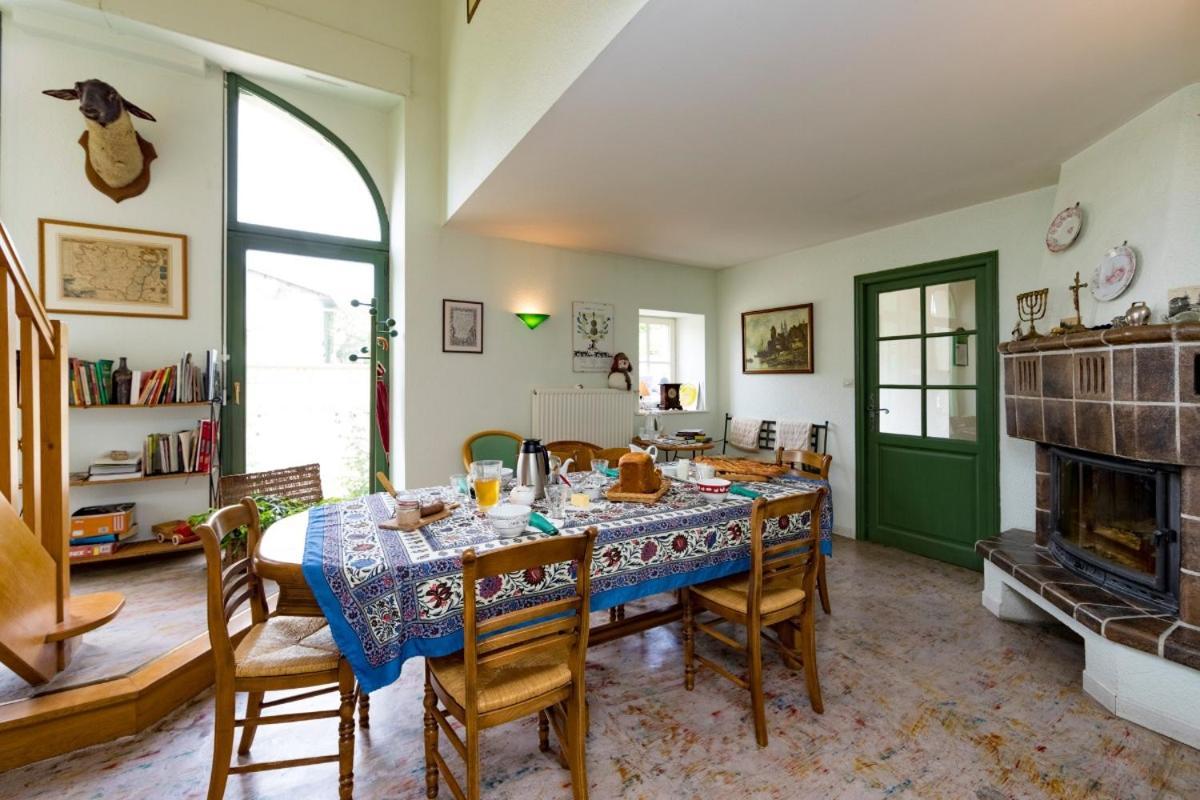 Jolie Vache Deguisee En Fleurs, Chambre D'Hote A Soulosse Δωμάτιο φωτογραφία